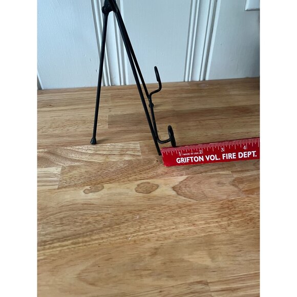 Apple-Shaped Black Metal Easel Stand For Photos & Plates - Picture 11 of 12